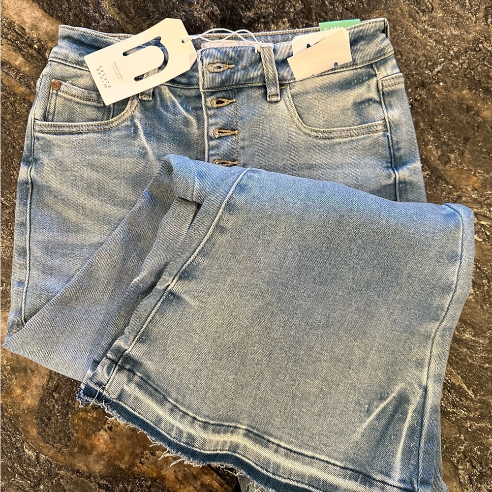 NWT size 9/28 Nature jeans from Pink Lily Boutique